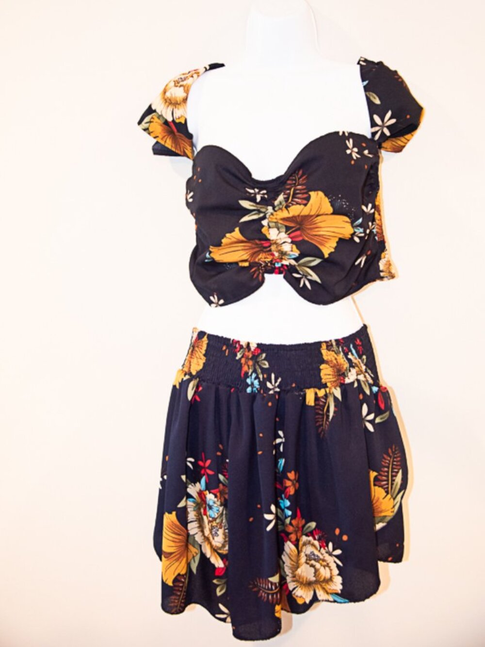 Shein Floral 2 Piece Crop top and shorts Size Large